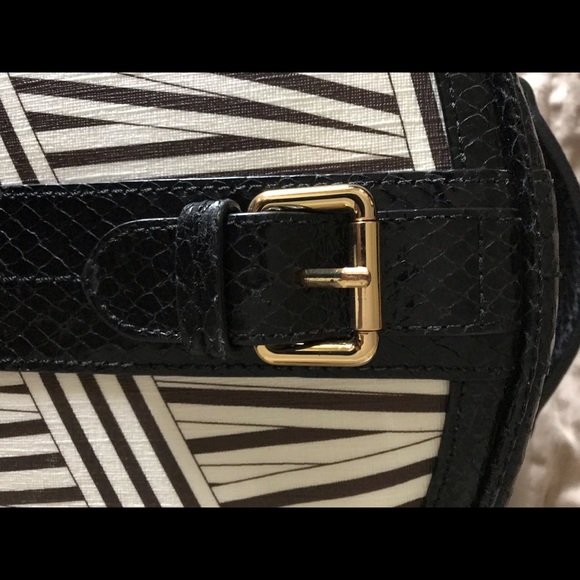 Henri Bendel suitcase with wheels - Picture 5 of 8